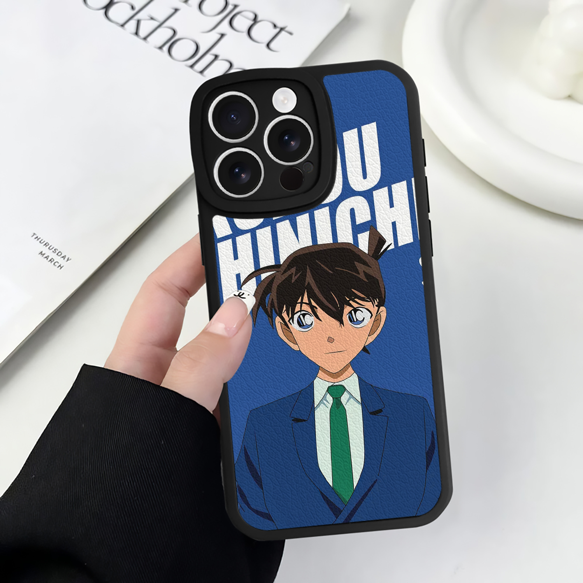 （画像用） 名探偵コナン Detective Conan 【iPhone 16シリーズ対応】シリコンスマホケース（レザー調） 材質：シリコン